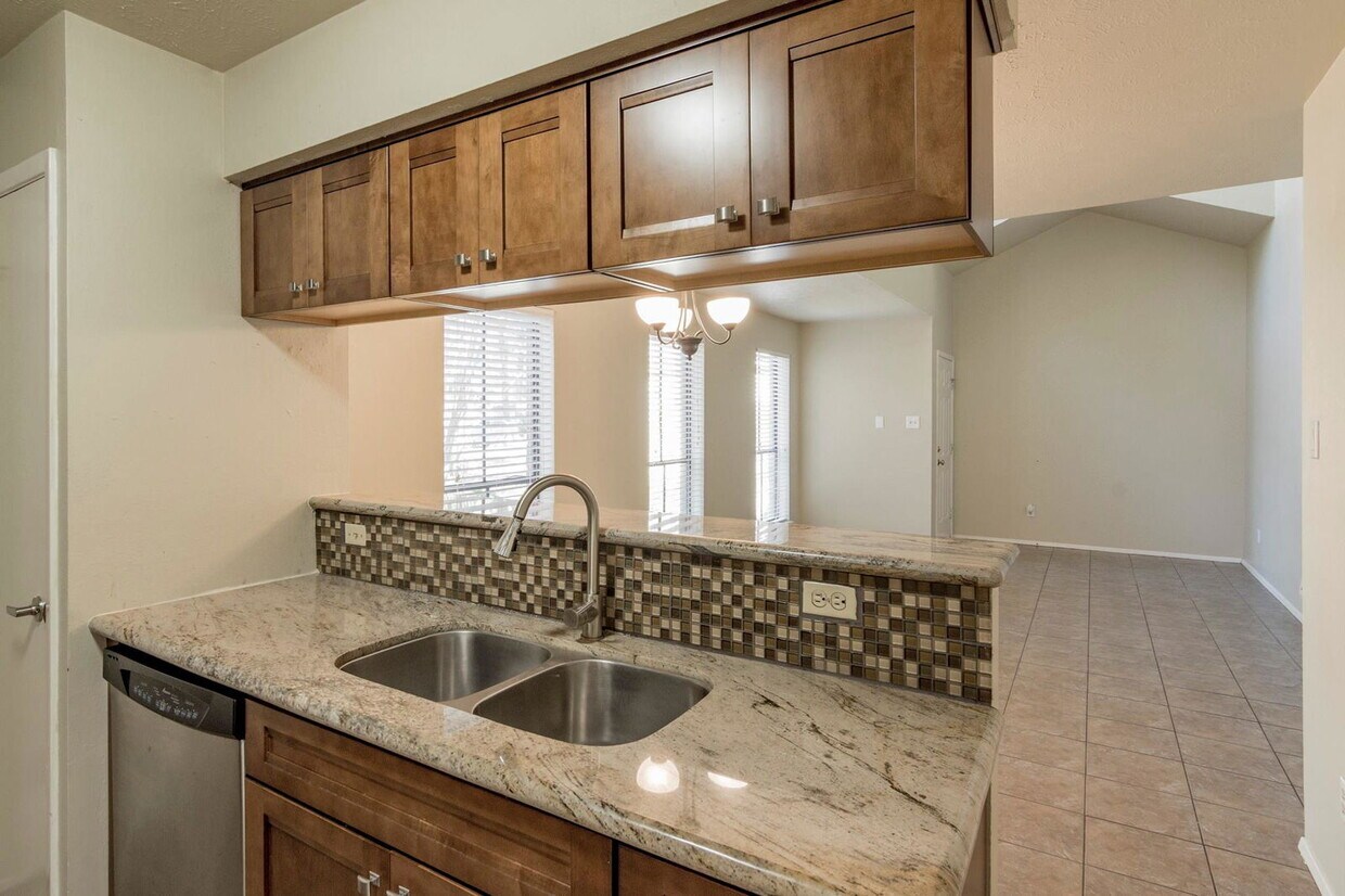 Foto principal - 14 E Bigelow Oak Ct