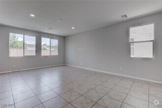 Building Photo - 114 Manzanita Falls Ave
