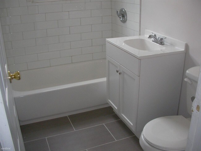Foto del edificio - 1 br, 1 bath Apartment - 645 Union St 1