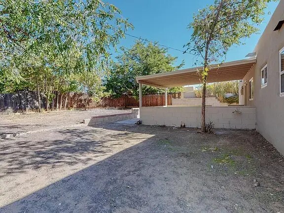 Building Photo - 8817 Candelaria Rd NE