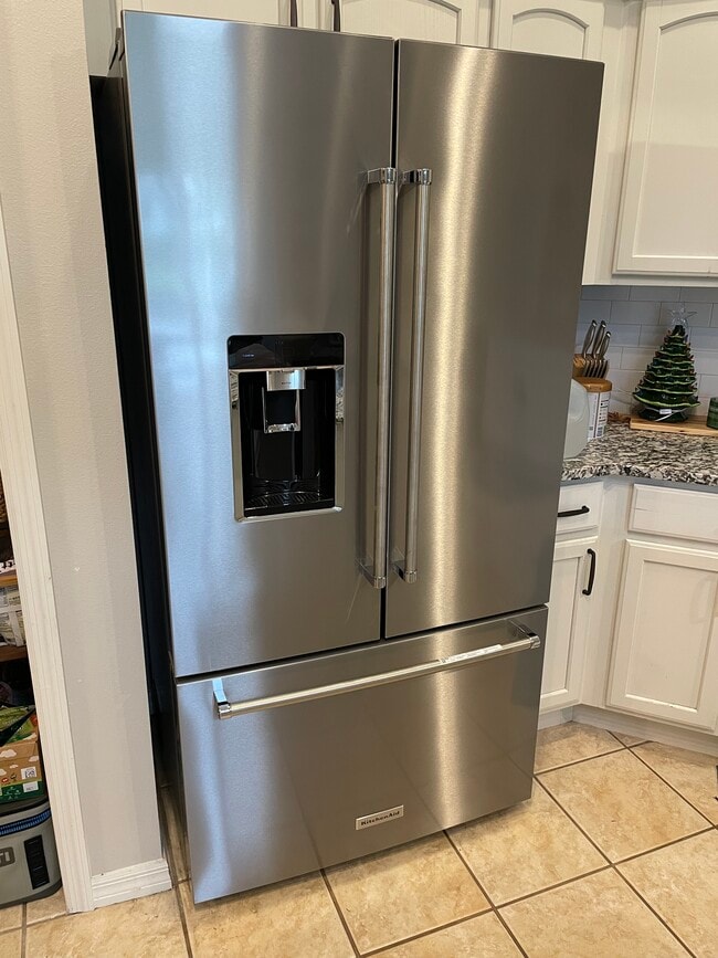 Building Photo - 2409 Sweetwater Blvd