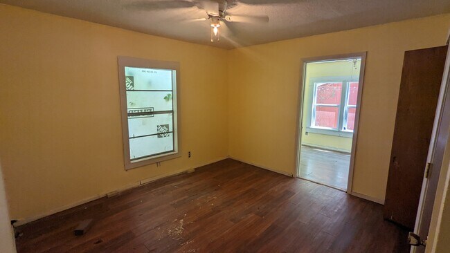 Foto del edificio - 520 W Florence St