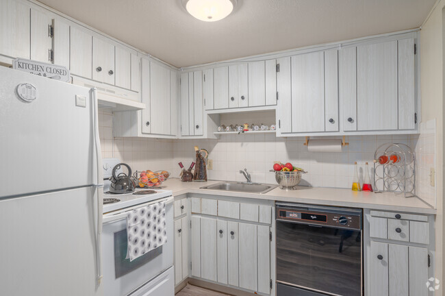 Modelo - 2 BD, 1 BA - 912SF - Cocina - Willowick Towers