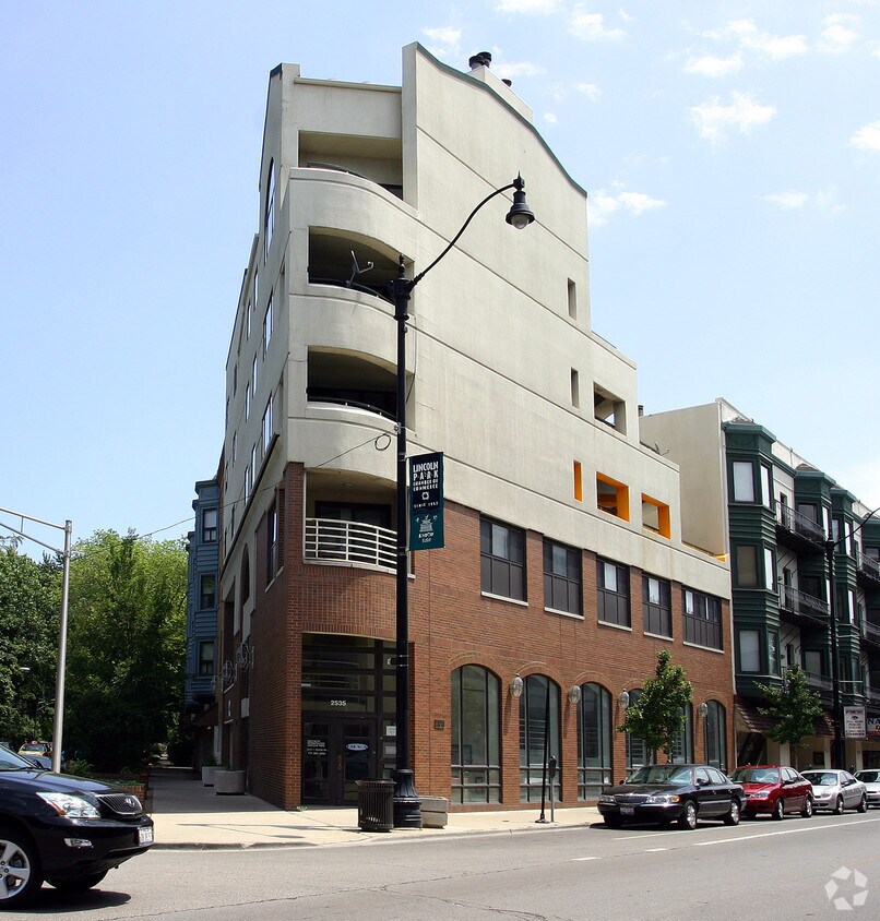 Building Photo - 2535 N Lincoln Ave