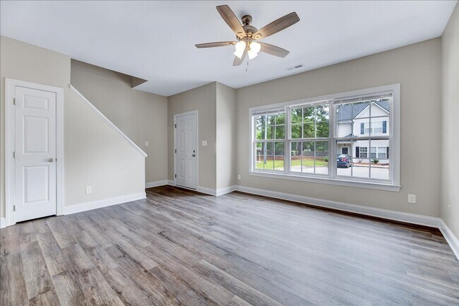 Foto del edificio - Updated 2 Bedroom Townhouse in Clayton