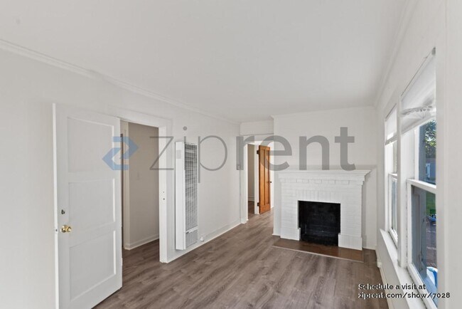 Building Photo - 123 Bloomfield Rd