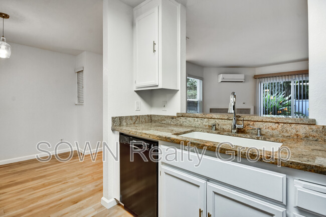 Foto del edificio - 4564 Waterville Dr