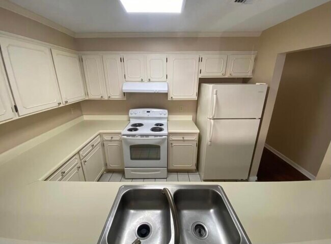 Building Photo - 3500 E Simcoe St