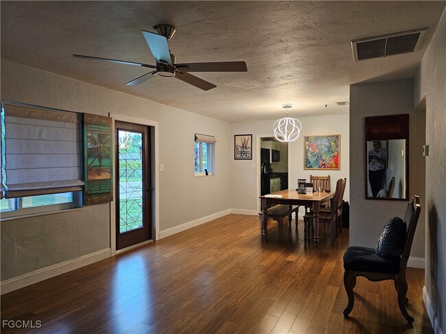 Foto del edificio - 1615 Grace Ave