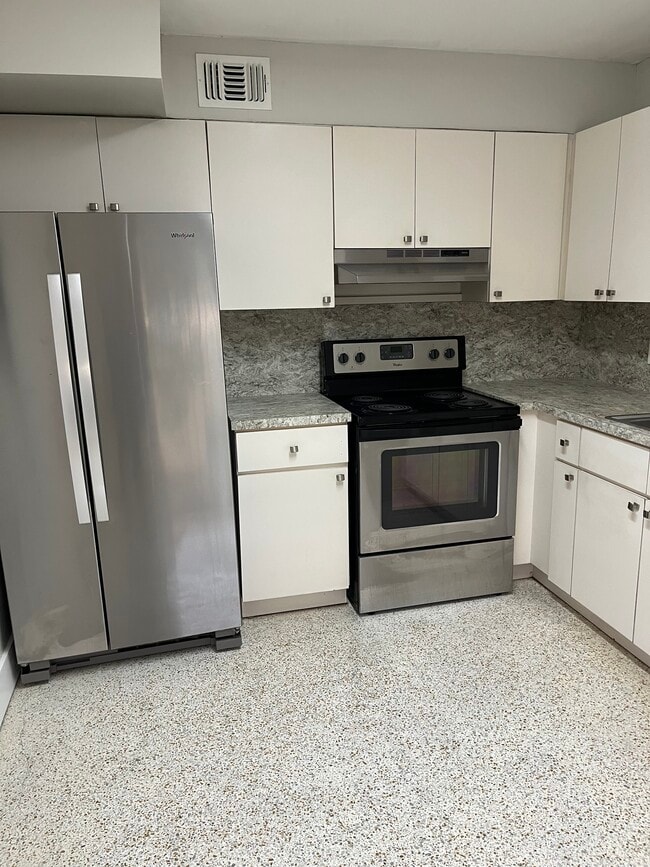 Building Photo - 454 Grand Canal Dr