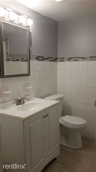 Foto del edificio - 1439 N Bell Ave