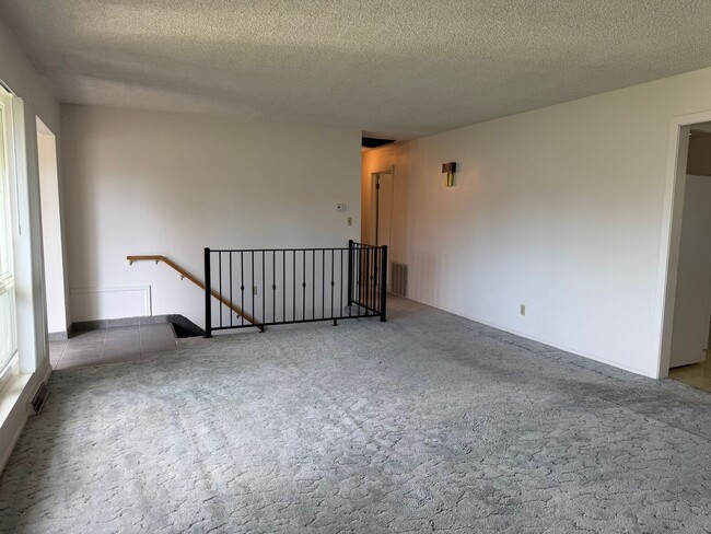 Building Photo - 2636 Hickory Dr