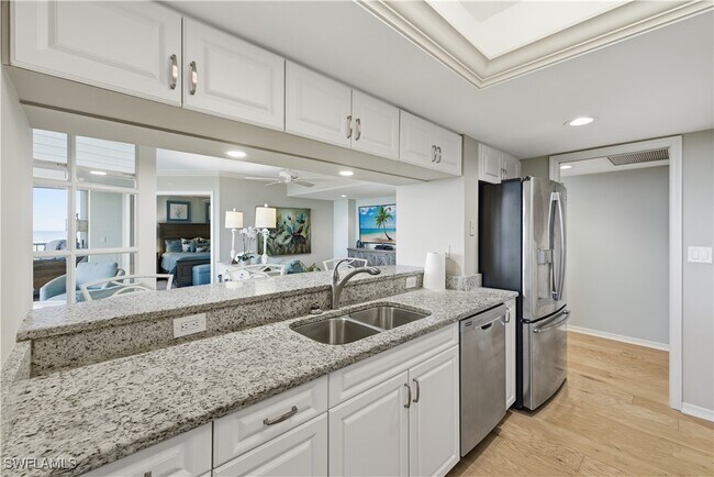 Foto del edificio - 6361 Pelican Bay Blvd