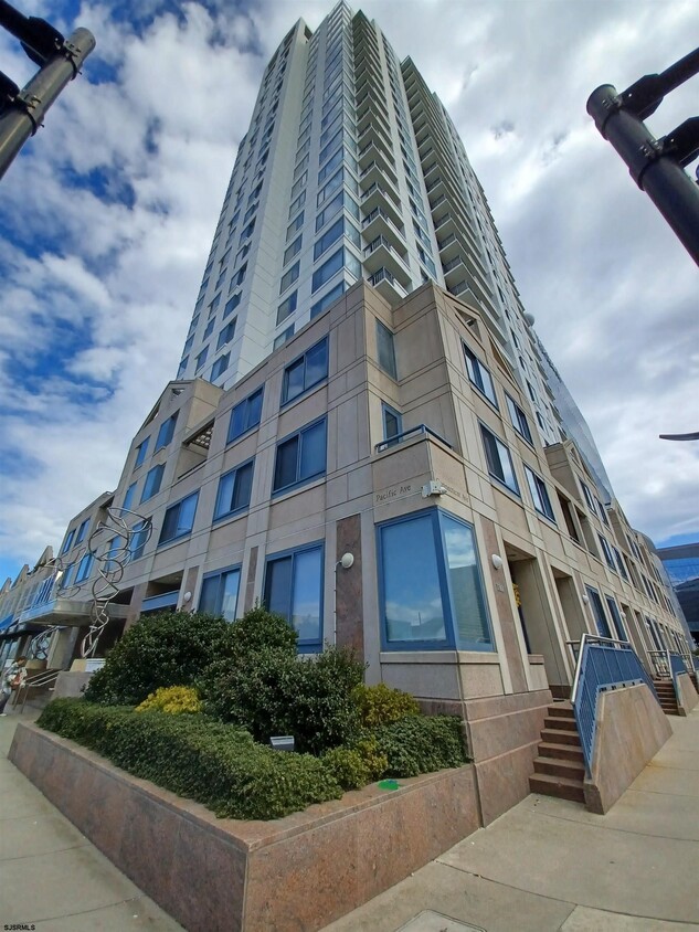 Primary Photo - 526 Pacific Ave