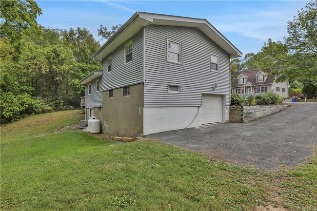 Building Photo - 57 Mailler Ave