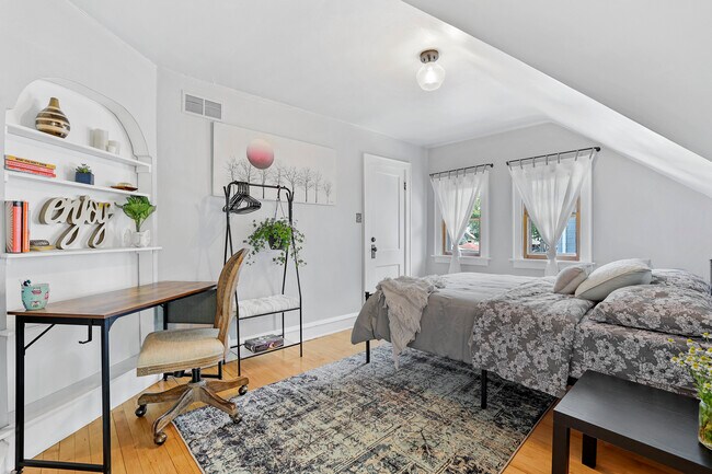 Foto del edificio - 2162 N 72nd St