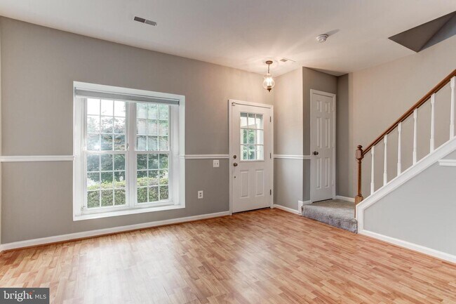 Foto del edificio - 7124 Westfield Ct