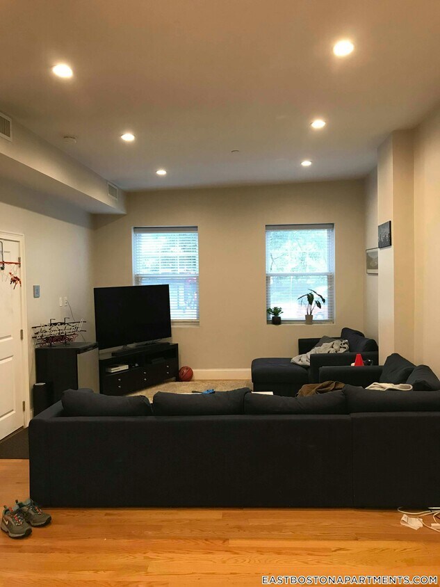 Primary Photo - 126 London St