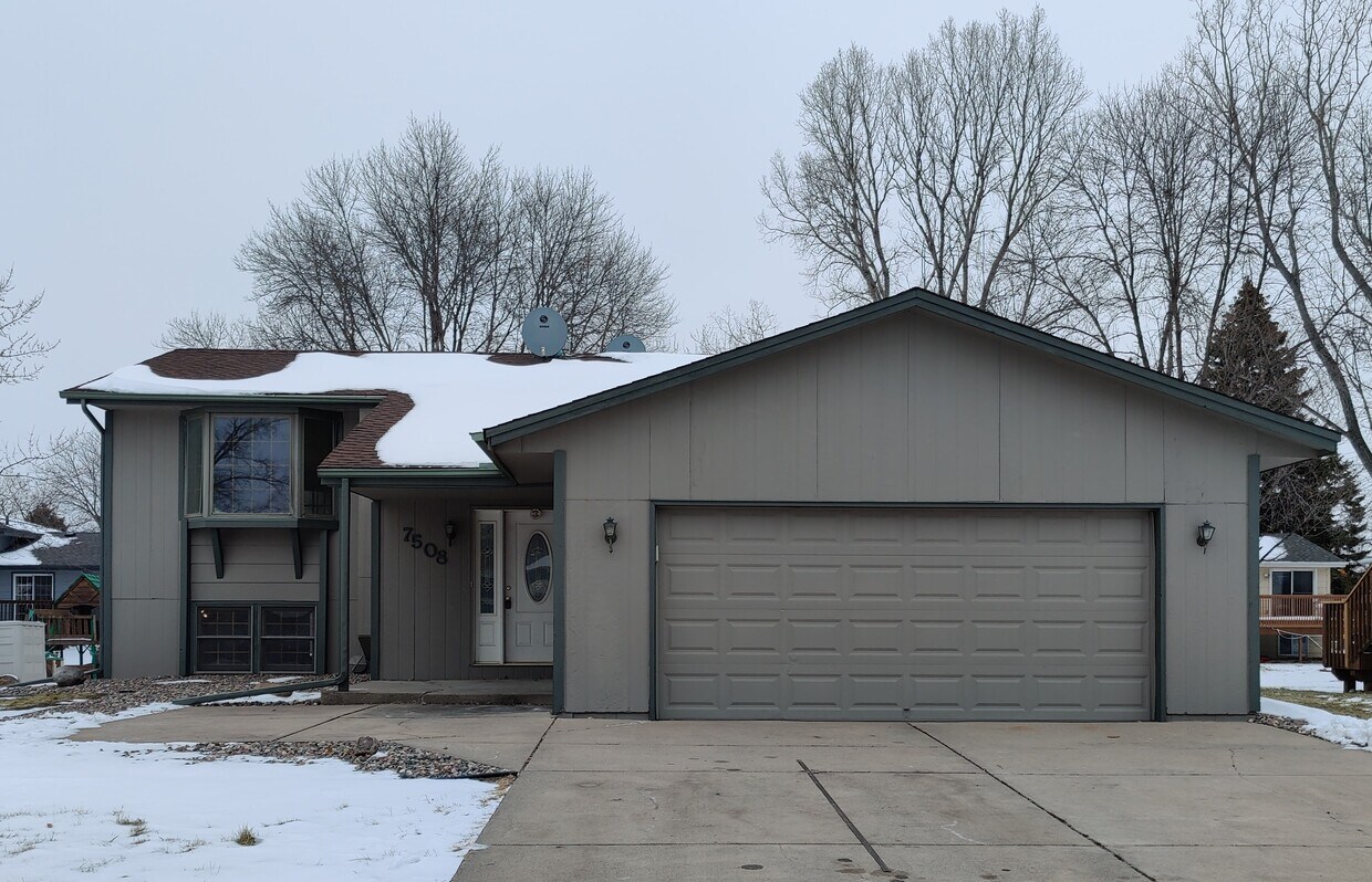 7508 83rd Ave N, Brooklyn Park, MN 55445 House Rental in Brooklyn