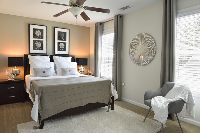 Building Photo - Loch Raven Pointe Apartments and Townhomes