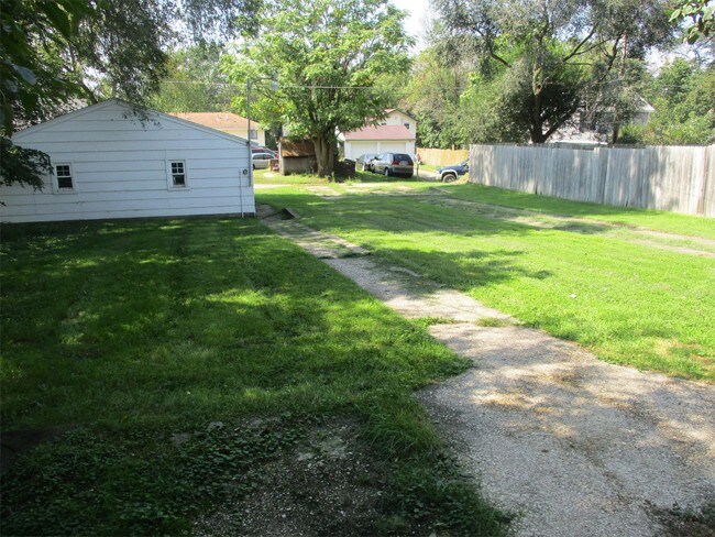 Building Photo - 415 Boone St