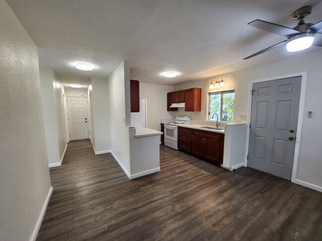 Building Photo - 2/1 Cottage in North Kihei