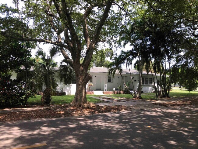 front view - 1525 S 20th Ave