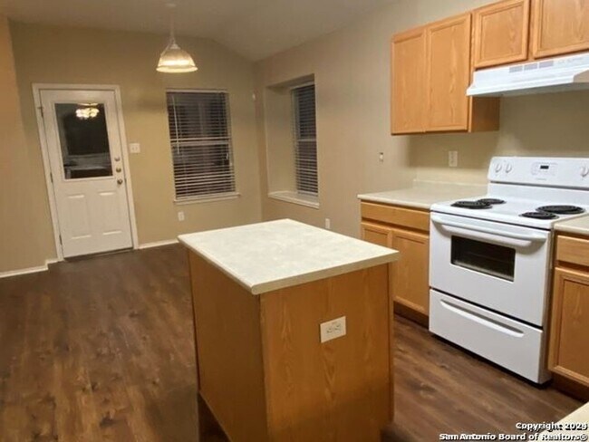 Foto del edificio - 3 Bedrooms and 2 Bathrooms located in Laur...