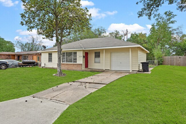 Building Photo - 5830 Glenhurst Dr