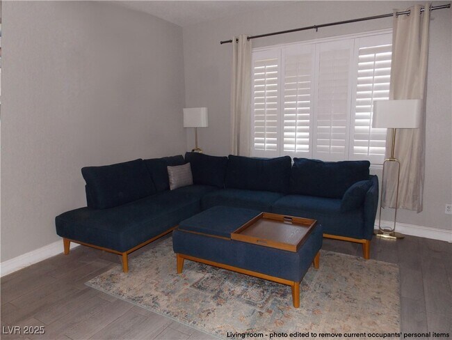 Foto del edificio - 9909 Calabasas Ave