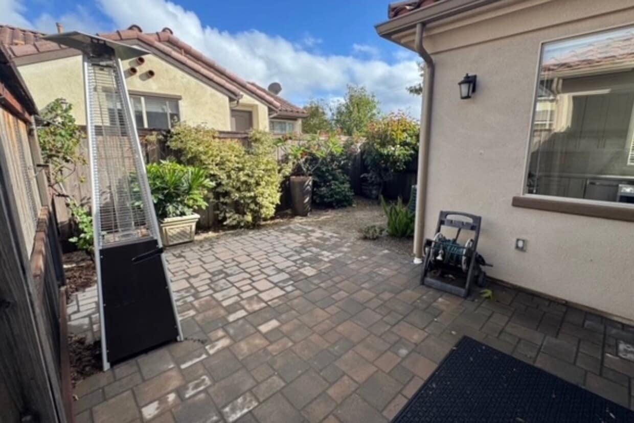 Foto del edificio - Spacious 3 Bedroom 3 Bath Home