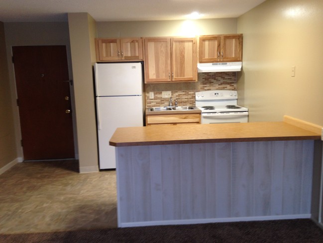 Remodeled kitchen - Sherwood Apartments