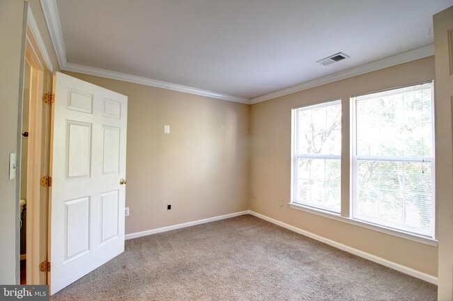 Building Photo - 500 Leahy Ct