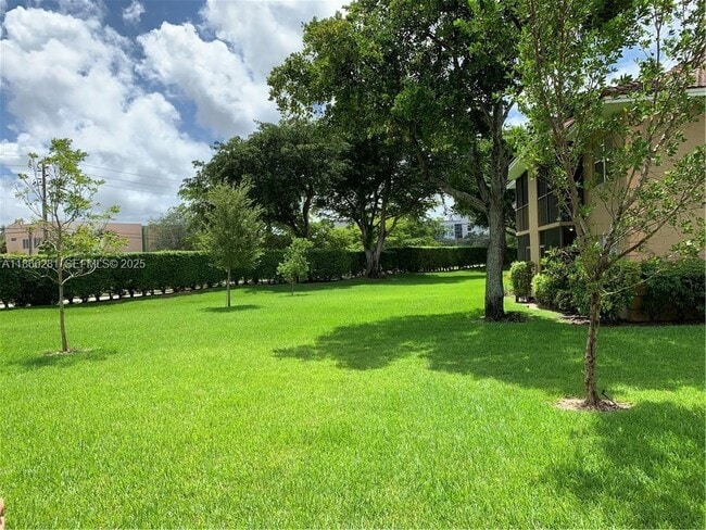 Foto del edificio - 10330 NW 8th St