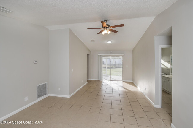 Foto del edificio - 1234 Roslyn Ave NW