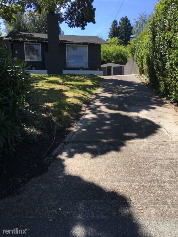 Building Photo - 2 br, 1 bath House - 32 Midway Avenue