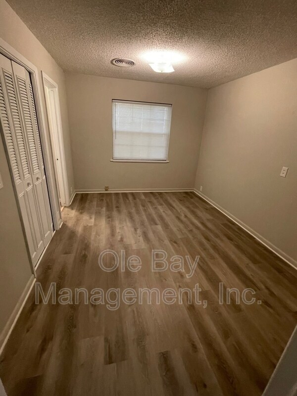 Foto del edificio - 2305 Hillwood Dr E