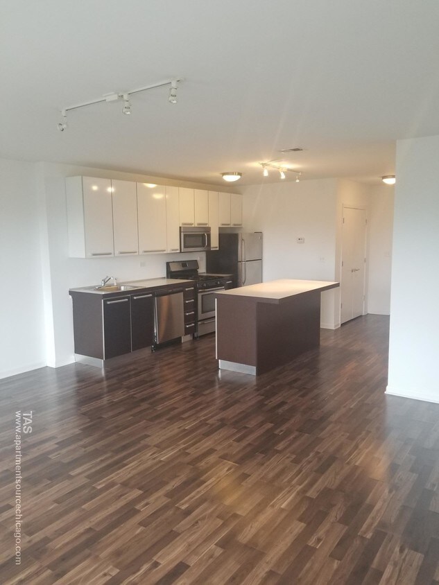 Foto principal - 1544 W Glenlake Ave