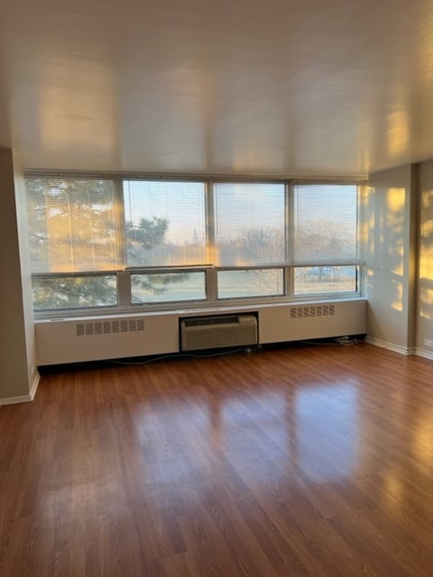 Living Room - 4800 S Chicago Beach Dr
