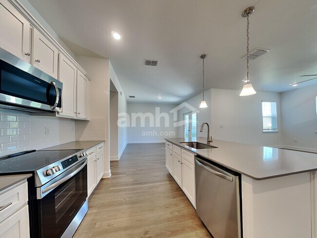 Building Photo - 6387 Atlantic Bch Ave