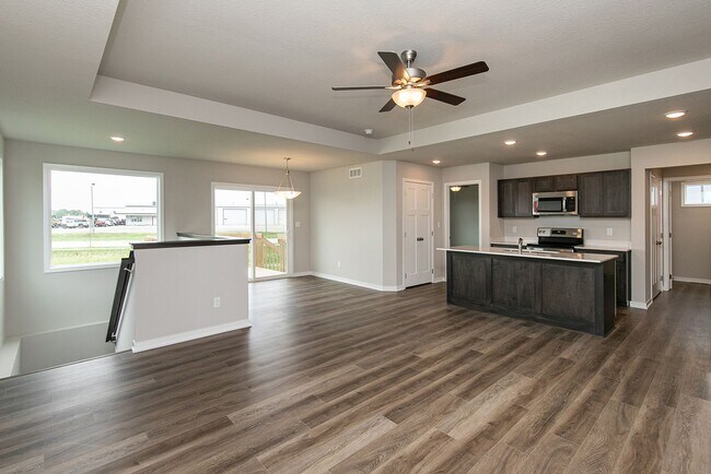 Building Photo - "Welcome to Your Spacious Sanctuary: Ranch...