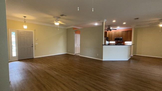 Building Photo - 595 Waverly Cir