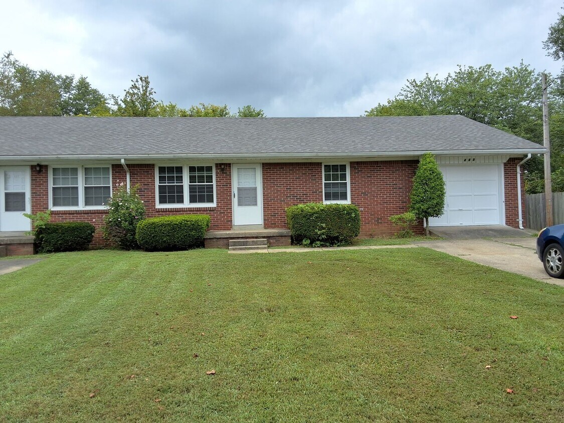 Foto principal - Comfy 2 Bedroom, 2 Bath Duplex located in ...