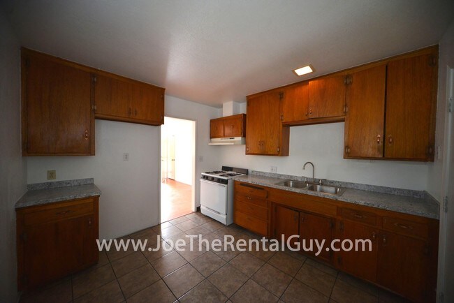 Building Photo - 2 br, 1 bath House - 94 Burnham rd