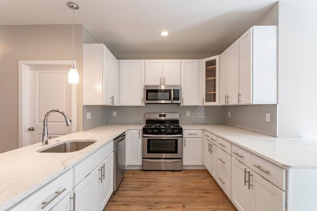 Foto del edificio - Three Bedroom Point Breeze Townhome w Roof Deck!