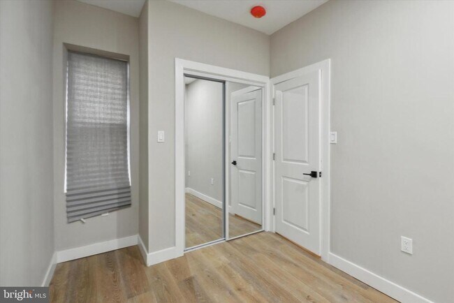 Foto del edificio - 2240 N Lambert St