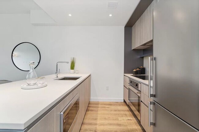 Building Photo - 171 Chrystie Street