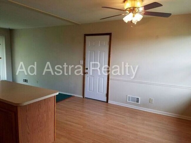 Building Photo - Very Nice 3 Bedroom 1 Bath Home in KCMO-Available NOW!!
