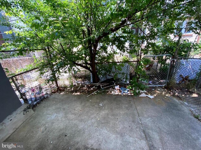 Building Photo - 2020 S Simpson St