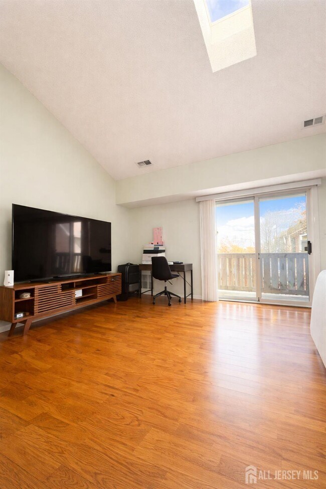 Foto del edificio - 4910 Ravens Crest Dr